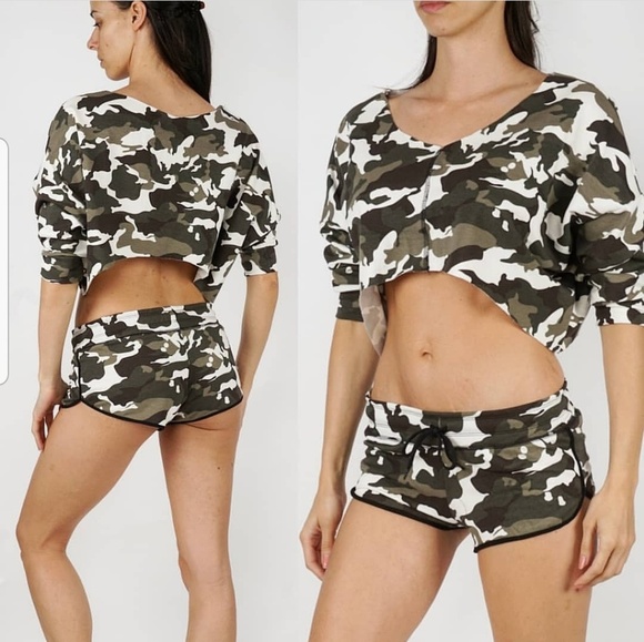 Fit Division Tops - Camouflage Crop top with sleeves